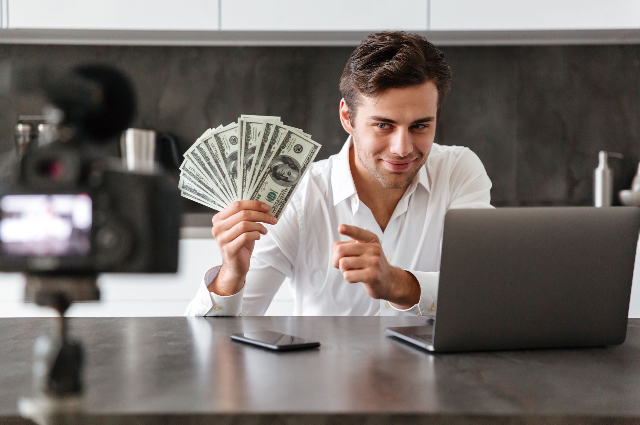 How to Make Money Online with ArzuGFX
